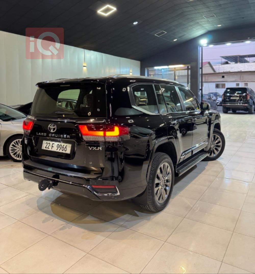 تۆیۆتا لاند کروزەر